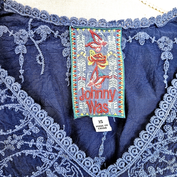 Johnny Was Blue Floral Embroidered Blouse size X-small - Picture 9 of 9
